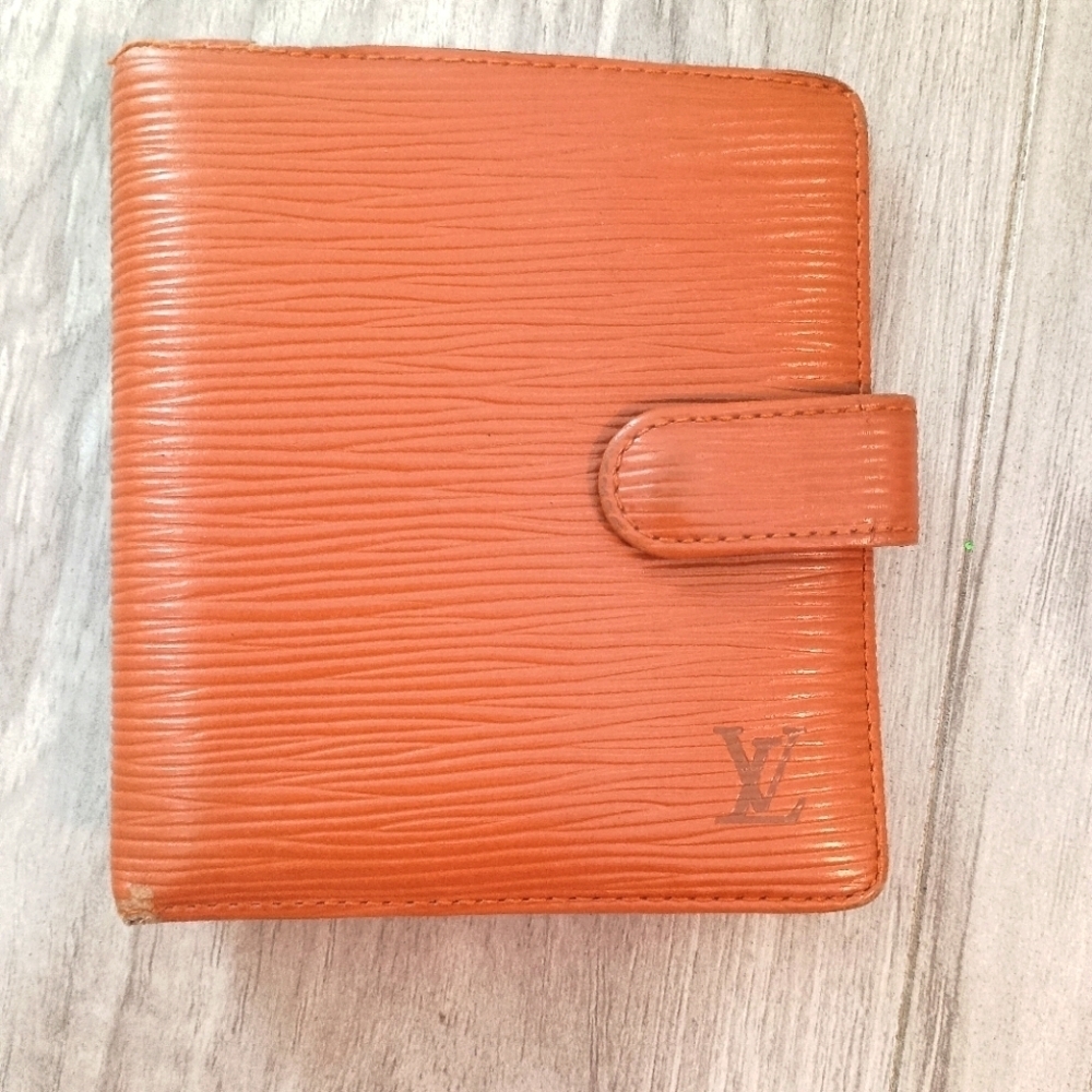 Louis Vuitton CHESNUT BIFOLD W/ Clasp
